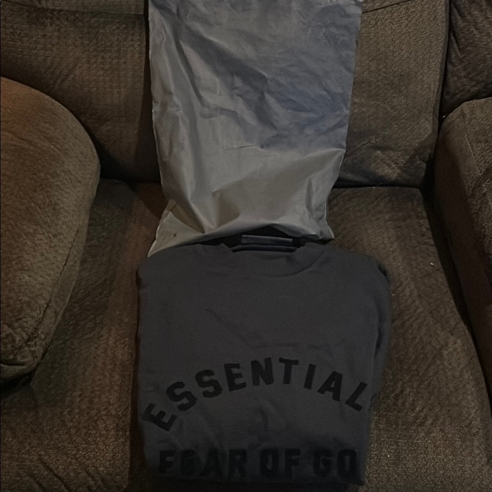 Essentials Fear of God Men’s XS oversized tee